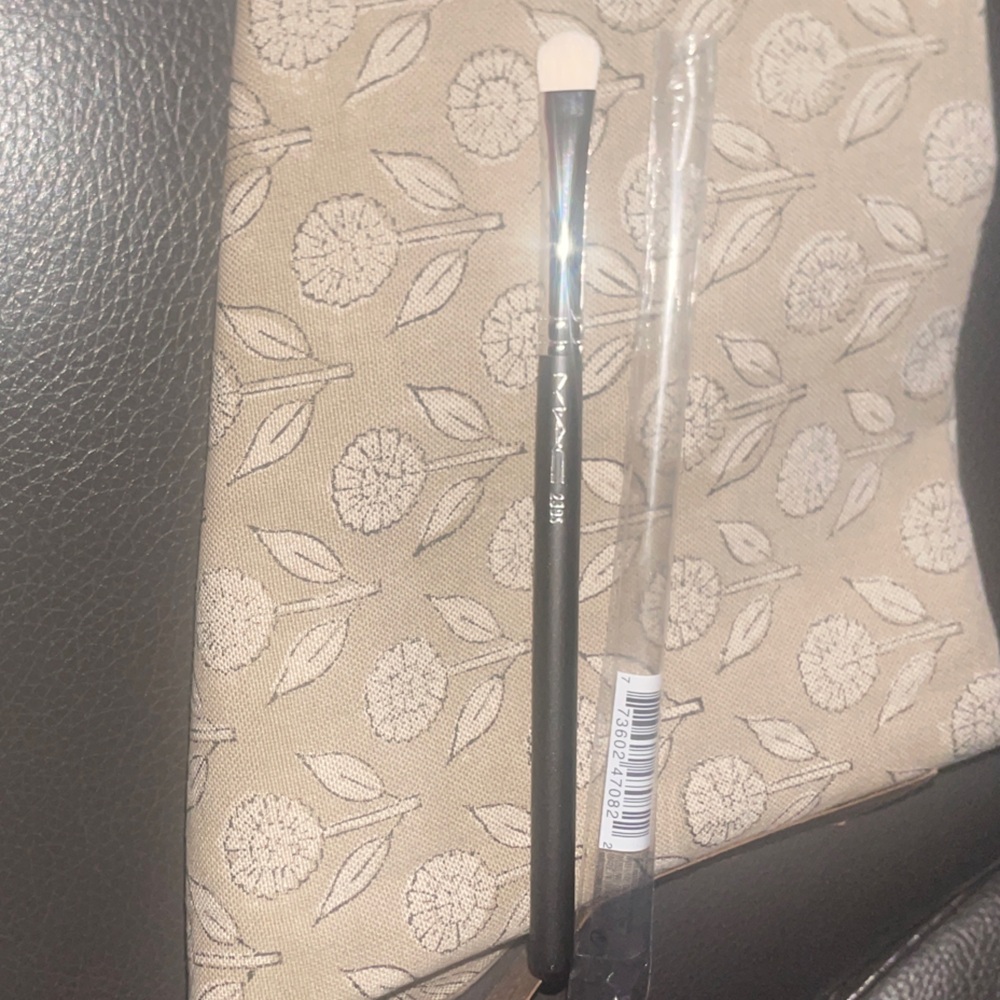 MAC Cosmetics Makeup Brush